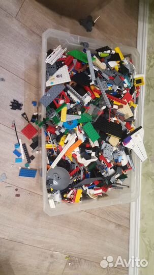 Большая коробка Lego