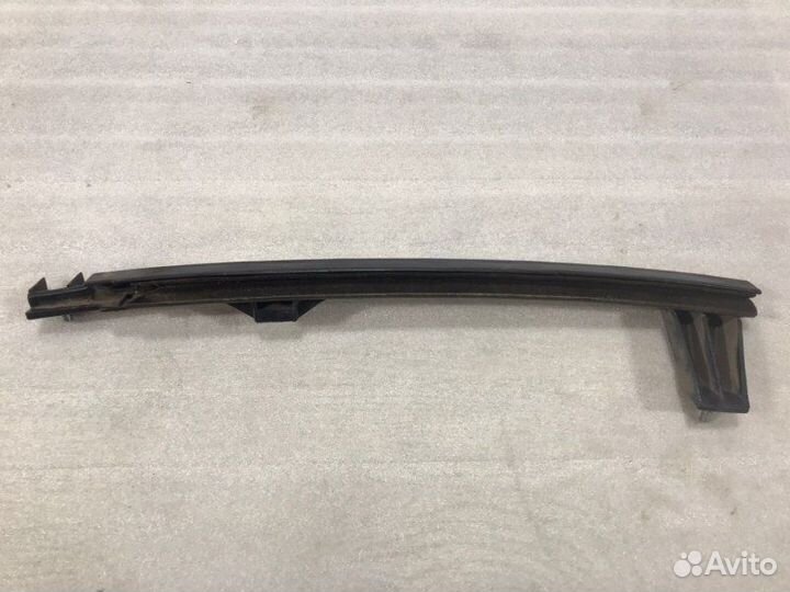 Направляющая стекла двери задняя левая Hyundai