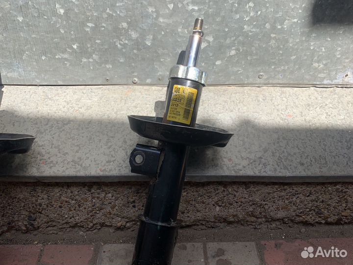 Передние амортизаторы