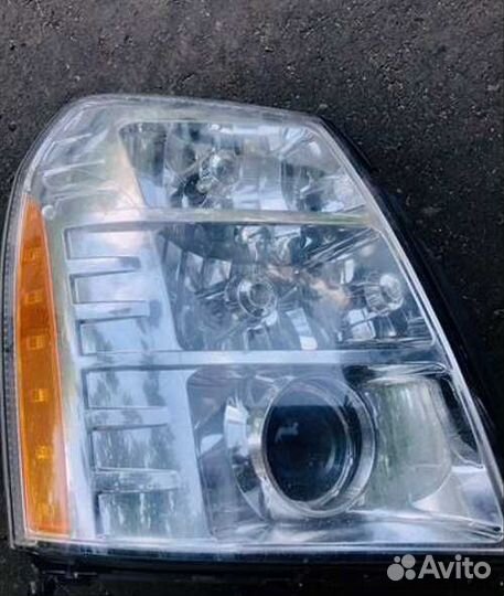 Фара Cadillac Escalade