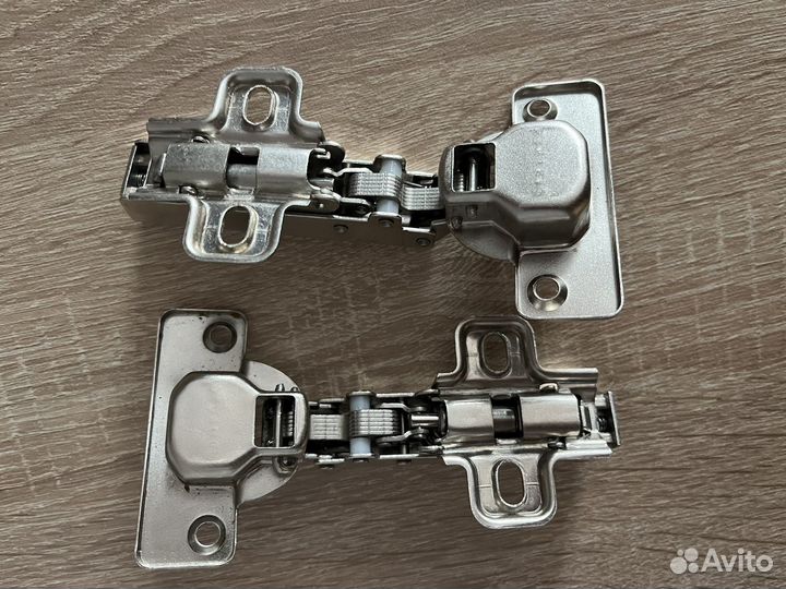 Петля мебельная с доводчиком