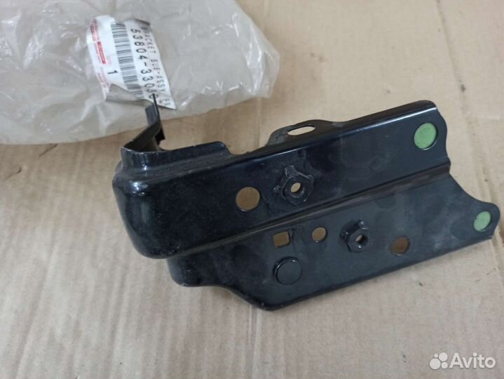 Кронштейн крыла передний левый Камри 50