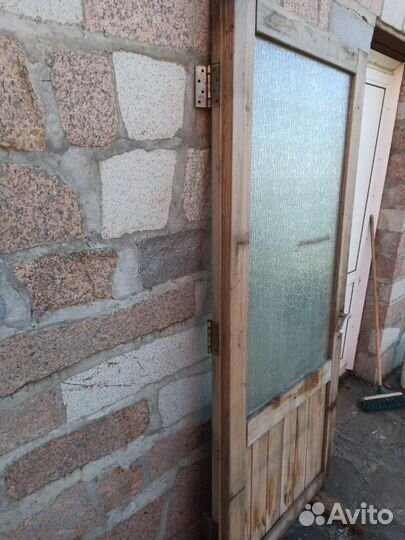 Дверь деревянная со стеклом