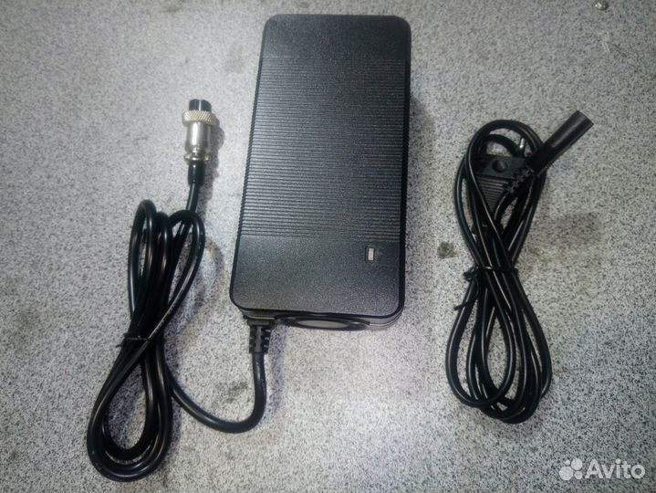 Качественное зарядное устройство 54.6v 3A 13S