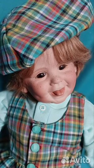 Большая фарфоровая коллекционная кукла