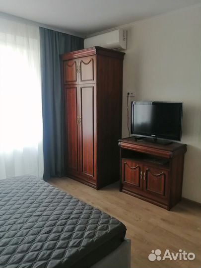 Стенка Вена империя Париж 17 орех-пекан