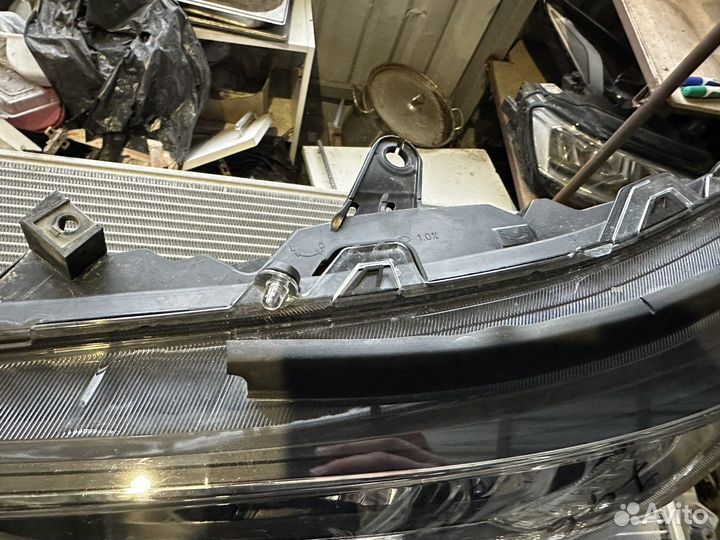 Фара передняя левая на Toyota RAV4 5