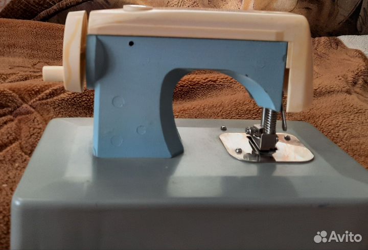 Детская швейная машинка