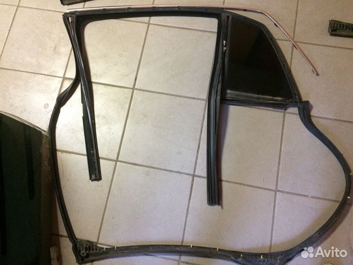 Молдинг направляющая стекла двери Фаэтон Phaeton