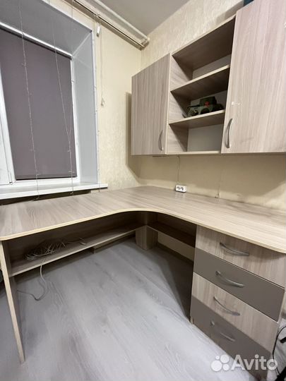 Стол угловой и шкаф