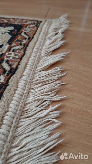 Аккуратный шерстяной ковёр