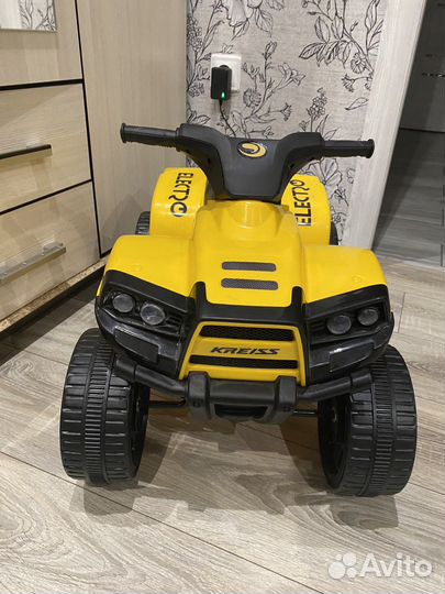 Детский квадроцикл на аккумуляторе