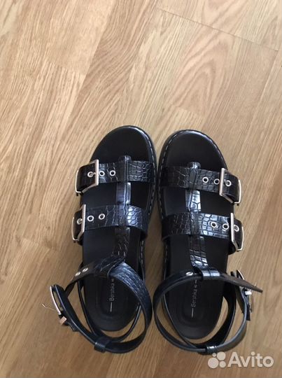 Босоножки новые