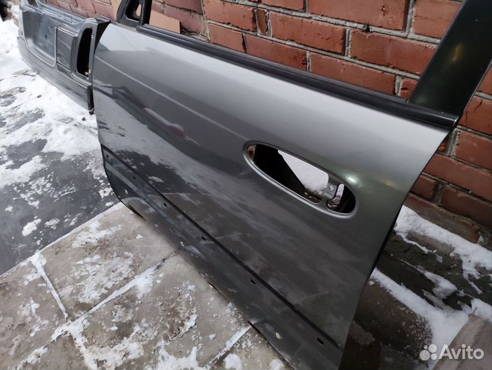 Тверь передняя левая lexus LX470