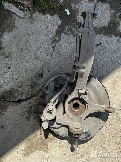 Кулак передний со ступицей в сборе elysion