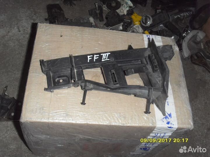 Фиксатор замка двери 1716073 Ford Focus III 2011)
