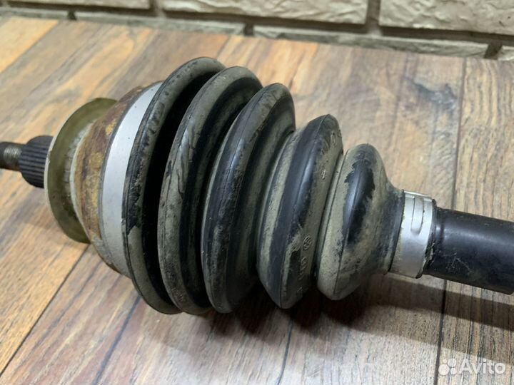 Volkswagen Polo Привод (полуось) передний Левый