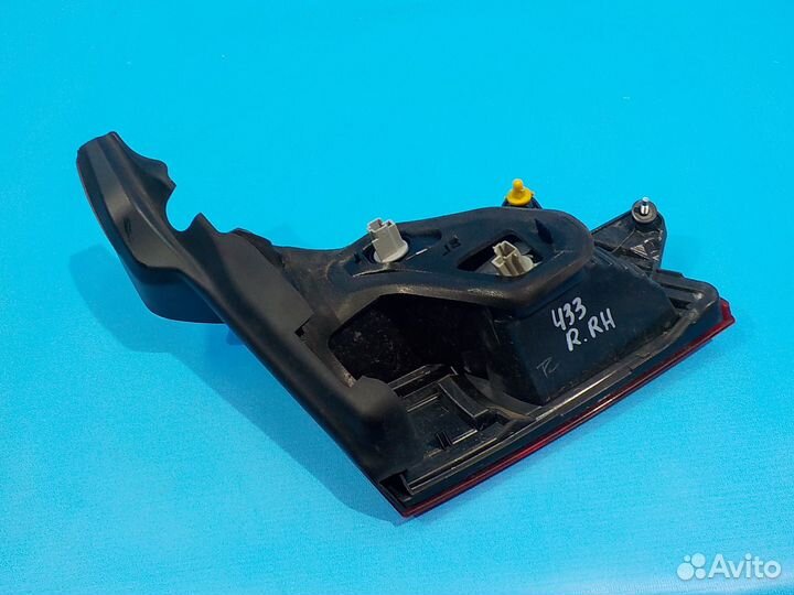 Фонарь задний правый внутренний Subaru Legacy Outb