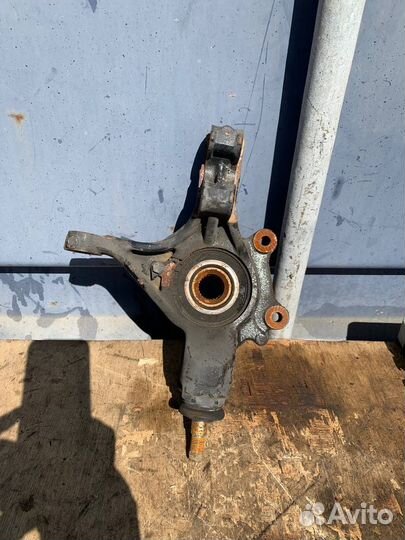 Кулак поворотный левый Peugeot 308 Citroen C4 b7