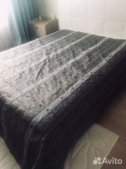 Покрывало на 2-х сп. кровать и гардины (новое)