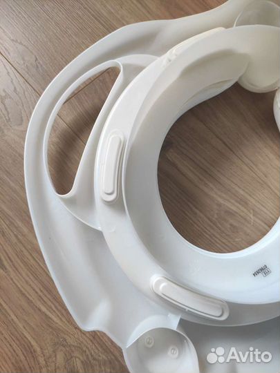 Детское сиденье на унитаз