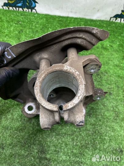 Кулак передний левый Bmw 3 E90 N53B30A 2011