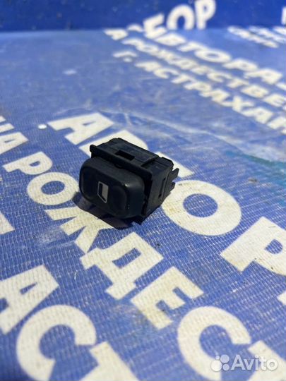 Кнопка стеклоподъемника Citroen Xsara лифтбэк 1998