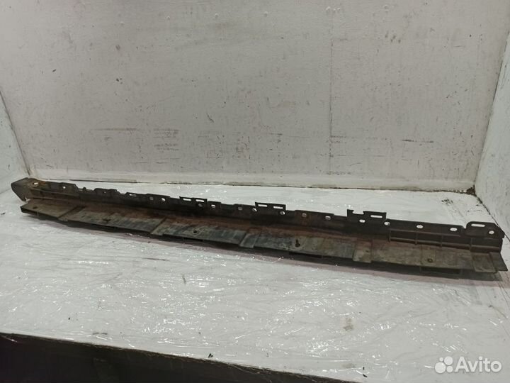 Кронштейн подножки Mercedes W164 ML