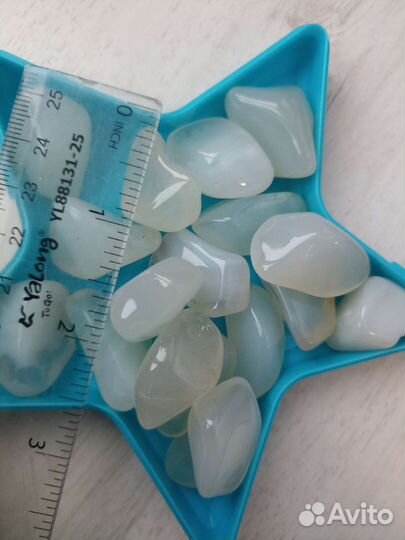 Камень молочный агат