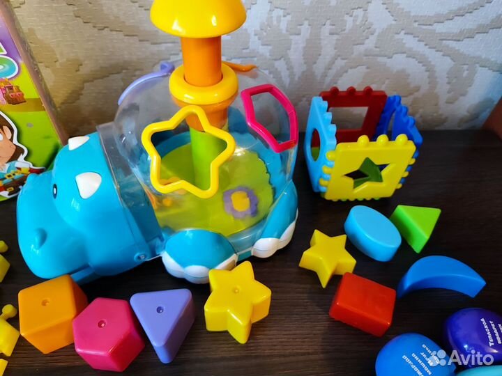 Развивающие игрушки для малышей пакетом