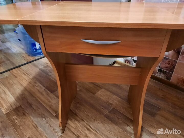 Кухонный стол