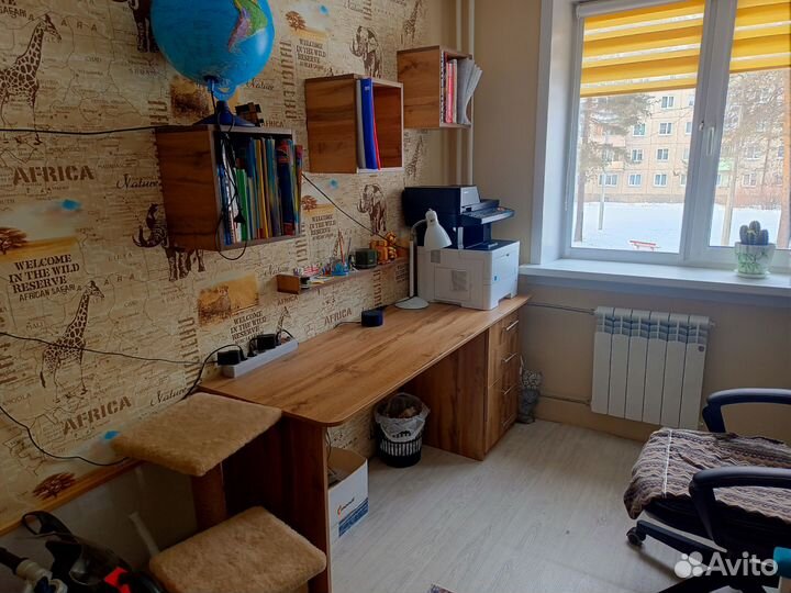 Письменный стол, полочки и 2 шкафа