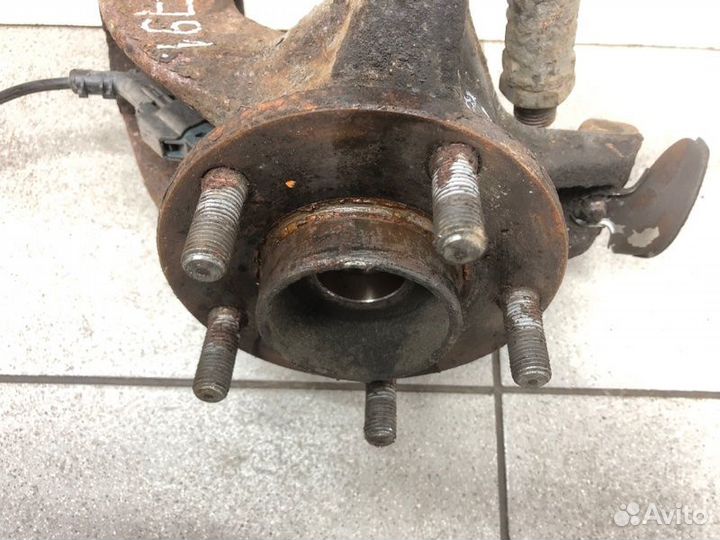 Кулак поворотный передний левый Ford Focus хэтчбек