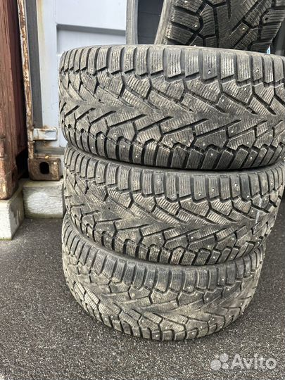 Pirelli Ice Zero 275/40 R22