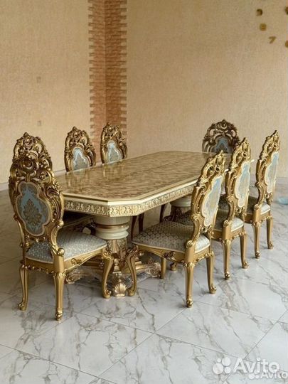 Стол со стульями