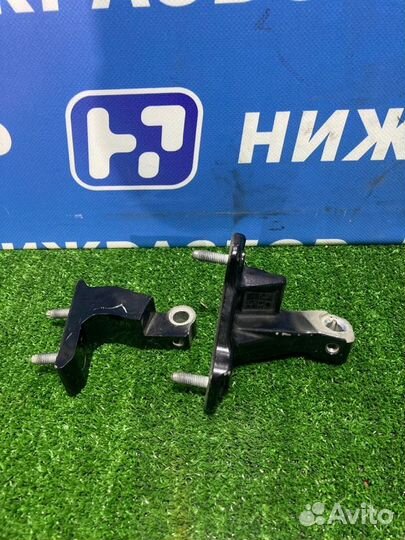 Петля двери передняя правая Mercedes Glc W253