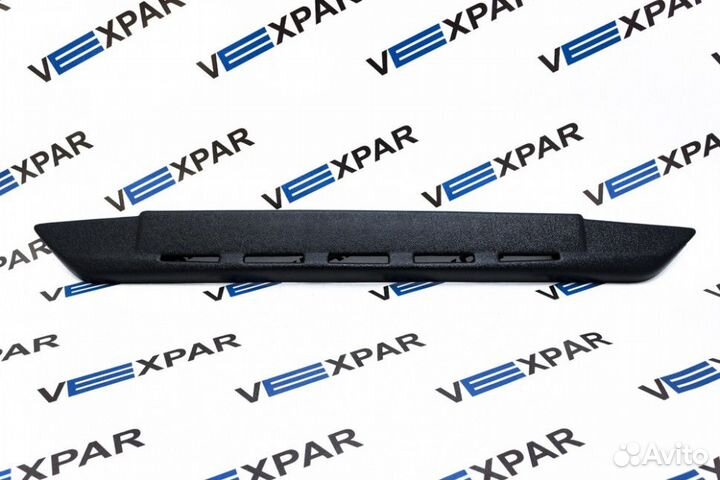 Дефлектор решетки обогрева лобового стекла Лада Ве