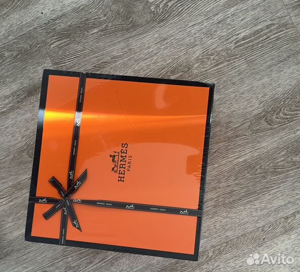 Продам коробку оригинал 1:1