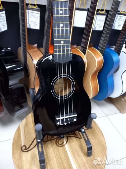 Укулеле Сопрано Черного цвета Новое