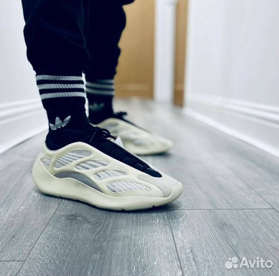 Adidas Yezzy Boost 700 V3 Azael reflective