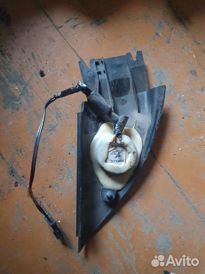 Дверной динамик правый Volkswagen Passat