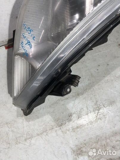 Фара правая Nissan Tiida