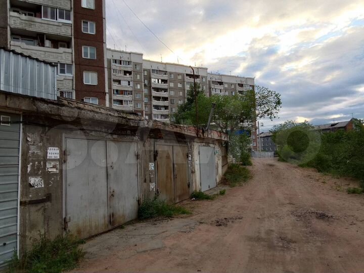 Гараж, > 30 м²