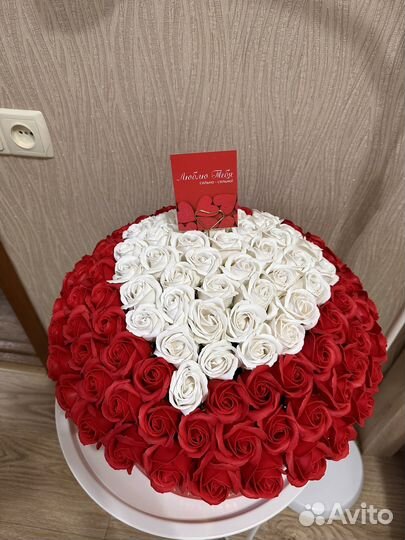 Букет из 111 мыльных роз с сердцем