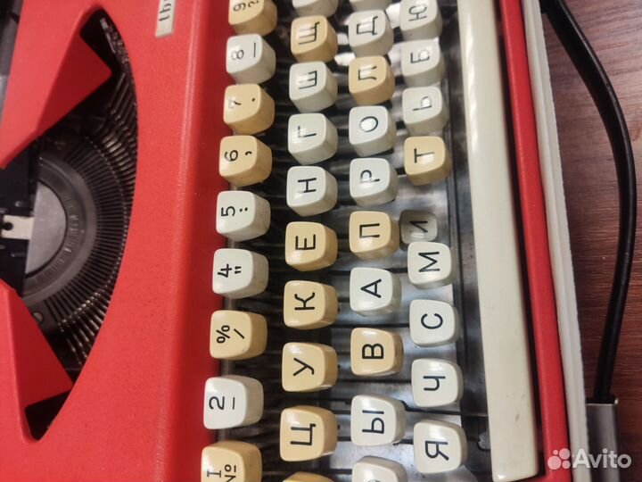 Печатная пишущая машинка Unis tbm de Luxe