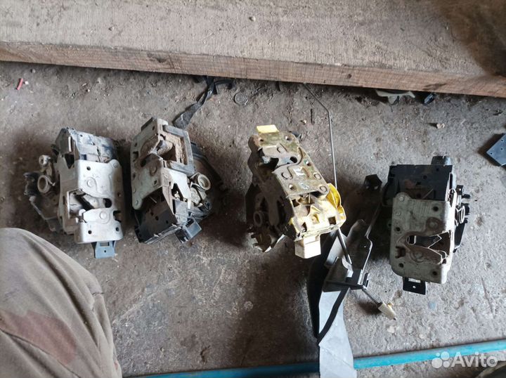 Замки дверей Ford Focus 1