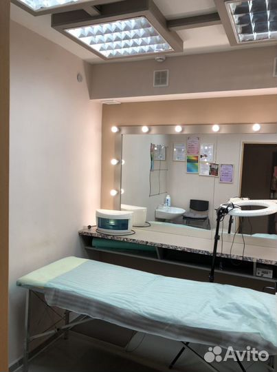 Вакансия мастер бровист