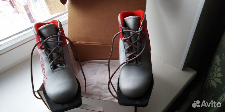 Продам лыжные ботинки 33 размер