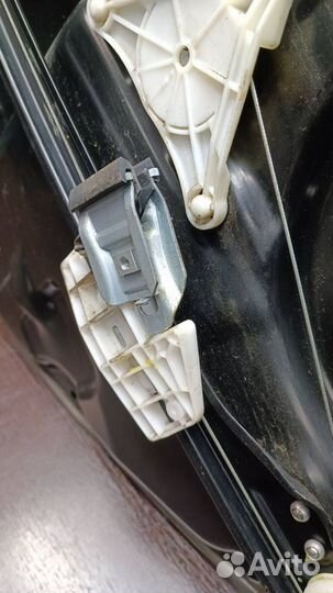 Задний правый стеклоподъемник Mercedes W164