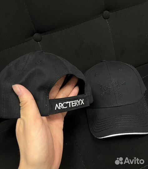 Стильная рефлективная кепка Arcteryx